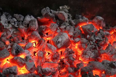 Voir les produits de la catégorie Charbon de bois barbecue Image de la catégorie Charbon de bois barbecue